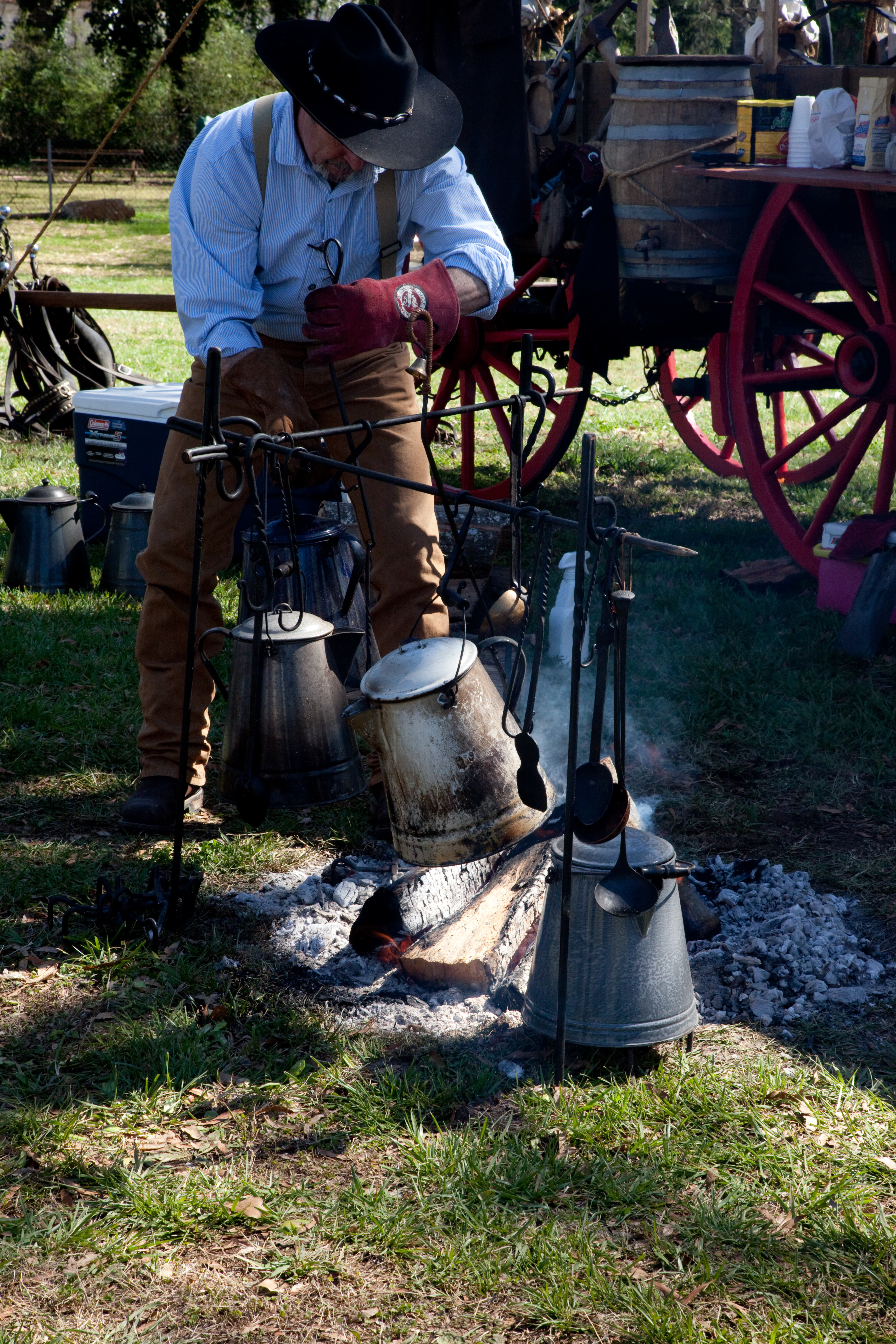 chuck-wagon-cooking-cowboy-breakfast