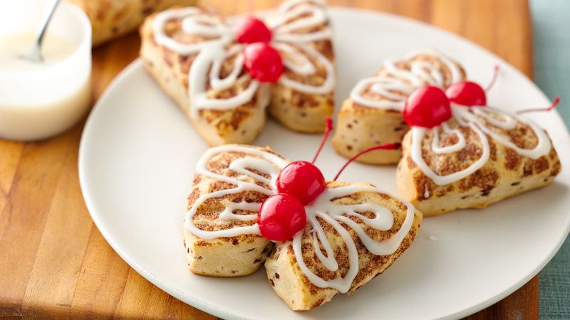 strawberry and cream cinnamon rolls