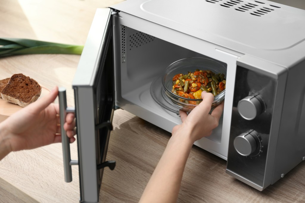 can you microwave glass