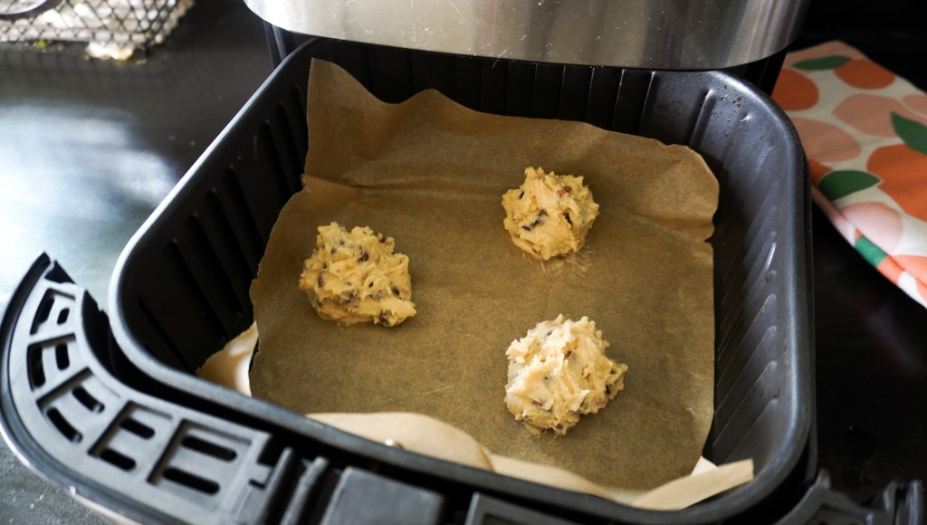 air fryer chocolate chip cookies