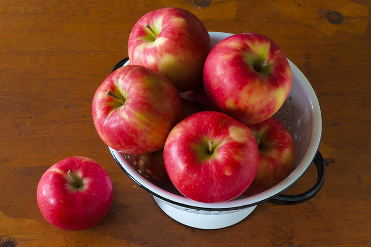 Honeycrisp apples in a collender