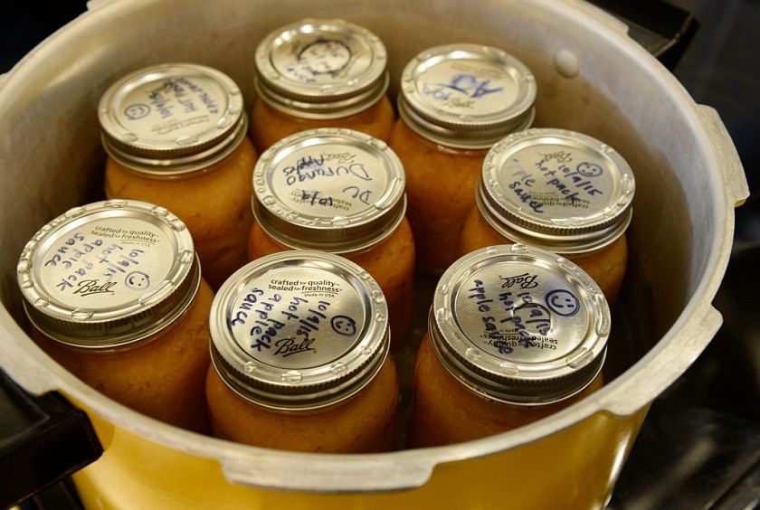 Apple sauce in the pressure canner