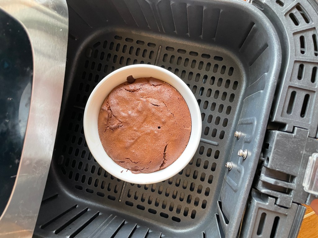 air fryer chocolate cake