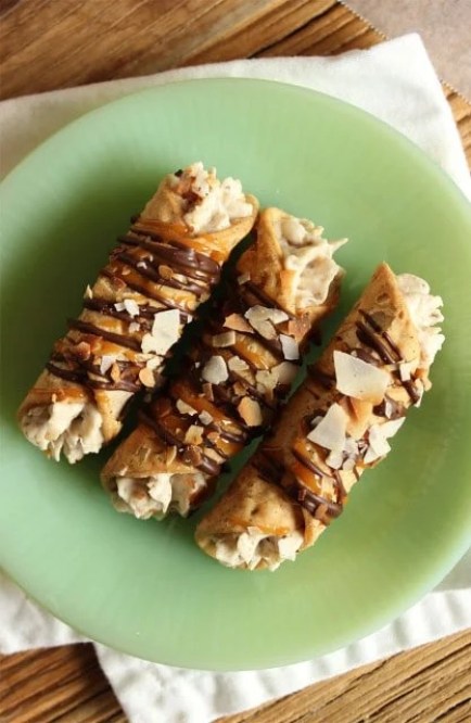 10-minute samoa cannoli