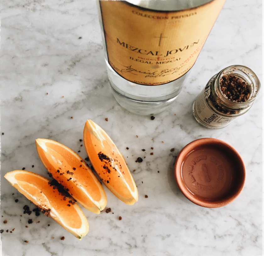 worm salt and slices of oranges