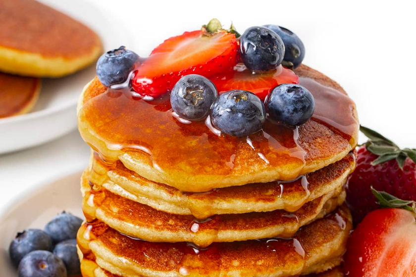 keto pancakes with blueberries