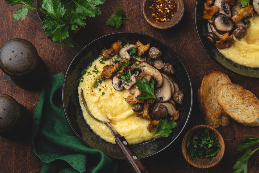 Creamy polenta with fried mushrooms