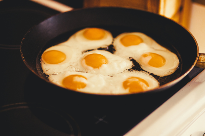 how to cook eggs in a cast iron