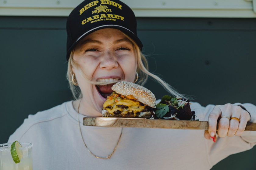 Lo Salvaje burger eating